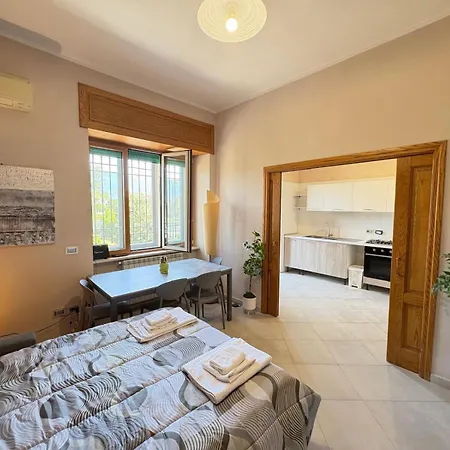 Гостевой дом Central Pompei Rooms 3*